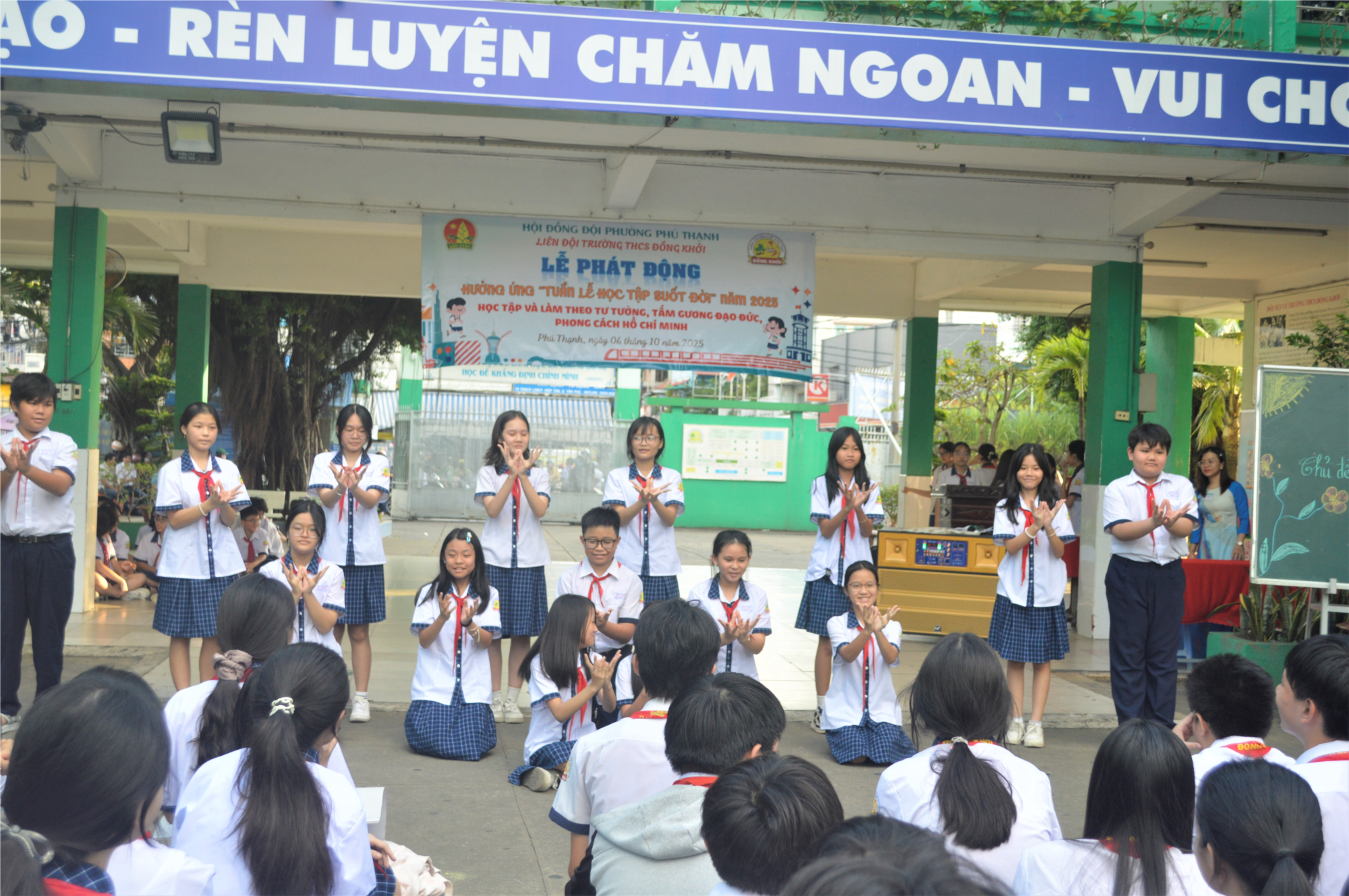 Học tập suốt đời theo gương Bác Hồ vĩ đại