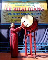 Cô Vũ Thị Thơ (Nguyên Hiệu trưởng - Công tác từ năm học 2017 - 2018 đến năm học 2023 - 2024)