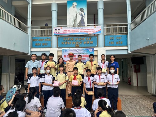 Tuyên truyền an toàn giao thông đường bộ