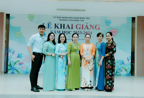 Sinh hoạt chuyên môn tổ lịch sử và địa lí tuần 1 tháng 8/2024