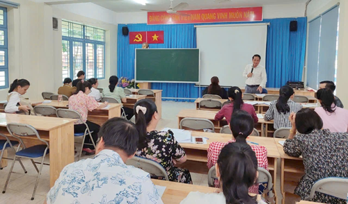 Họp chi bộ định kì tháng 10