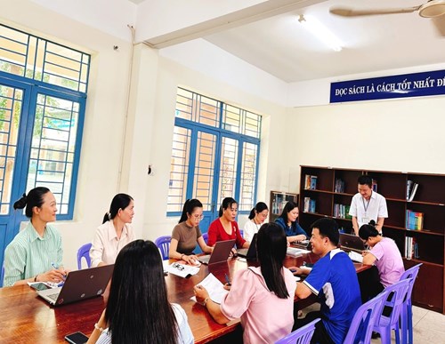 Sinh hoạt chuyên môn tổ ngữ văn tuần 4 tháng 9/2024