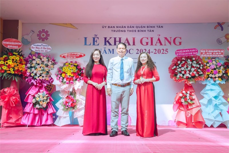 Giới thiệu cán bộ quản lý trường thcs bình tân năm học 2024 – 2025