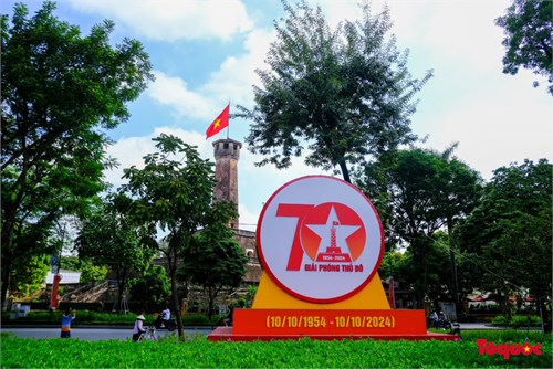 Hà nội rực rỡ sắc màu chào mừng kỷ niệm 70 năm ngày giải phóng thủ đô