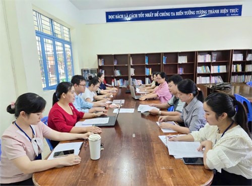 Hội nghị cán bộ công chức viên chức
tổ ngữ văn năm học 2024-2025