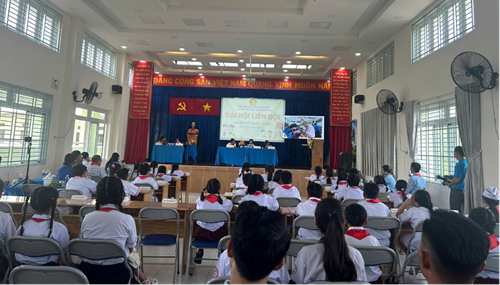 Liên đội trường thcs bình tân tham dự đại hội liên đội mẫu cấp quận