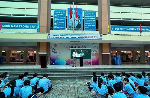 Sinh hoạt dưới cờ tuần 5