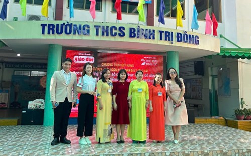 Học sinh trường THCS Bình Trị Đông hăng say tìm hiểu phương pháp học tiếng Anh tư duy Linearthinking