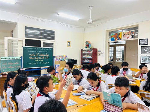 Một số hình ảnh hoạt động  Cảm nhận về sách về “Tuần lễ hưởng ứng học tập suốt đời năm 2024” thực hiện từ ngày 7/10/2024 của trường THCS Đông Thạnh