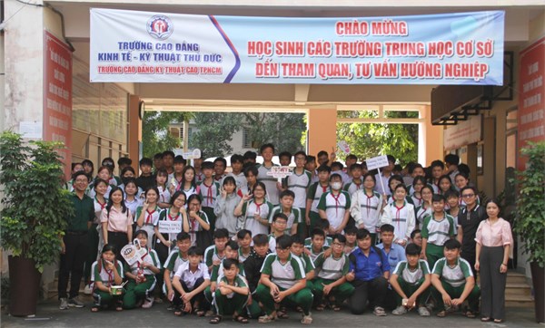 Tham quan, tư vấn hướng nghiệp tại trường Cao đẳng Kinh tế - Kỹ thuật Thủ Đức năm học 2025-2026