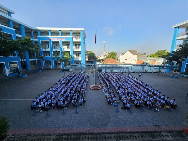 Tựu trường 2024 -chào đón các bạn học sinh lớp 6 đến nhận lớp mới.