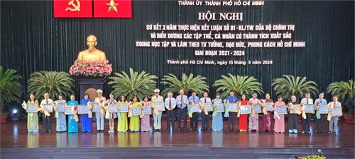 Em Nguyễn Ngọc Tuyết Anh, lớp 8/2 trường THCS Hà Huy Tập được nhận Bằng khen của Chủ tịch UBND Thành phố, em đã có thành tích xuât sắc trong học tập và làm theo tư tưởng đạo đức, phong cách Hồ Chí Minh giai đoạn 2021 - 2024