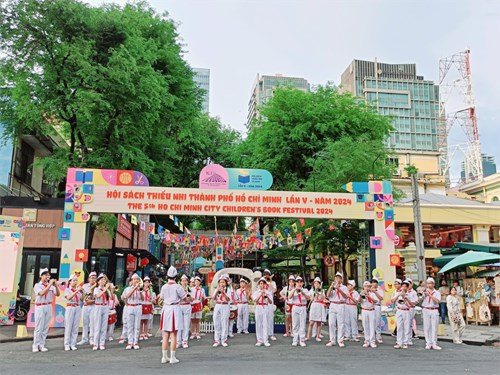 HHT đi phục vụ Hội sách thiếu nhi Thành phố Hồ Chí Minh lần V