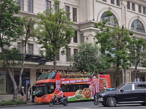 Chi bộ THCS Hà Huy Tập về nguồn vòng quanh Thành phố Hồ Chí Minh thân yêu năm 2025
