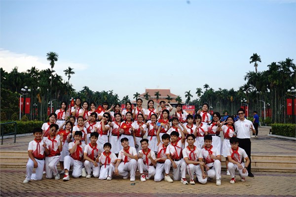 Liên đội THCS Hà Huy Tập Tham Mưu Trang Bị Đồng Phục và Vật Dụng Thực Hành Nghi Thức, Nghi Lễ Đội