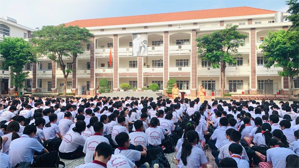 Tuyên truyền giáo dục  An toàn giao thông, văn hóa giao thông và an ninh, trật tự trường học 