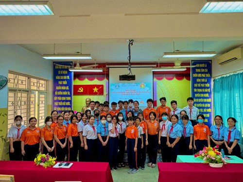 Đối thoại giữa lãnh đạo nhà trường và học sinh năm học 2023-2024