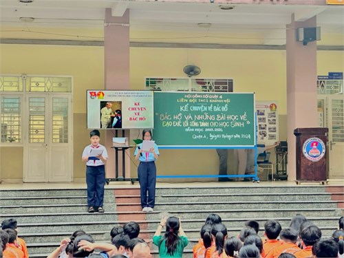 Sinh hoạt truyền thống nhân ngày Sinh viên - Học sinh 09/01 với chủ đề: “Theo bước chân Anh Hùng - liệt sĩ Trần Văn Ơn”.