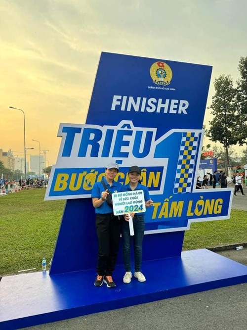 Chương trình đi bộ đồng hành vì sức khỏe người lao động với chủ đề:  Triệu bước chấn, một tấm lòng 