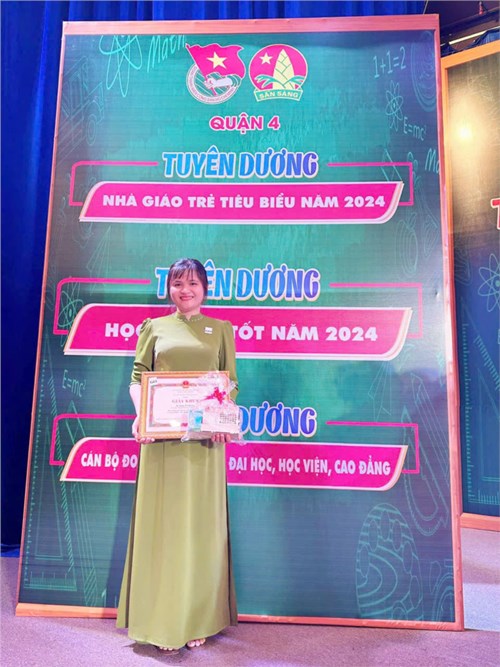 Xin chúc mừng Cô Đặng Thị Hương - GV môn Lịch sử-Địa lý được công nhận nhà giáo trẻ tiêu biểu Quận 4 năm 2024