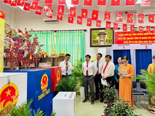 Cán bộ, giáo viên, nhân viên Trường THCS Khánh Hội tham gia làm công tác bầu cử      Ngày 15/3/2026.