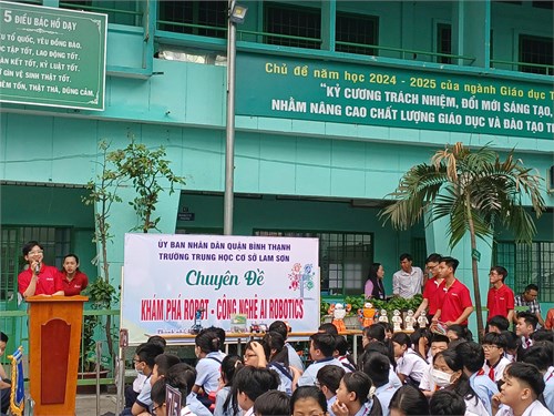 Ngày 25/11/2024, nhà trường phối hợp với trung tâm kĩ năng sống tổ chức chuyên đề dưới sân trường. Chuyên đề  Khám phá robot - Công nghệ Al Robotics.