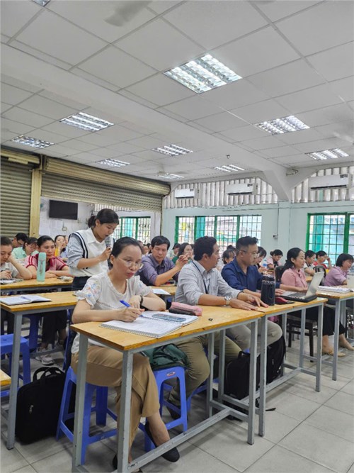 Họp giao ban định kỳ giữa Tổng phụ trách với GVCN về công tác tổ chức các hoạt động của Liên đội.