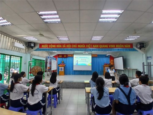 Phối hợp với nhà trường, Liên đội thành lập câu lạc bộ  Sứ giả môi trường  tại Liên đội. Câu lạc bộ sinh hoạt vào chiều thứ sáu hàng tuần.