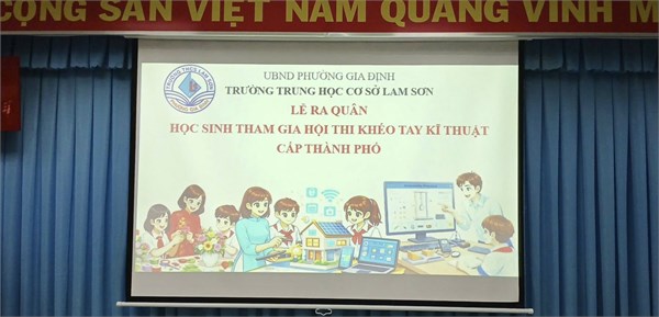 Lễ ra quân học sinh tham gia hội thi khéo tay kỹ thuật cấp thành phố.