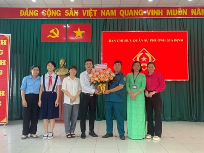 Thăm ban chỉ huy quân sự phường gia định 
 kỷ niệm ngày thành lập quân đội nhân dân việt nam .