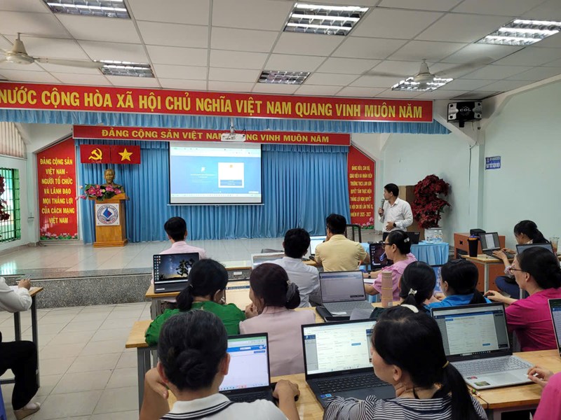 Tập huấn sử dụng Văn phòng điện tử.