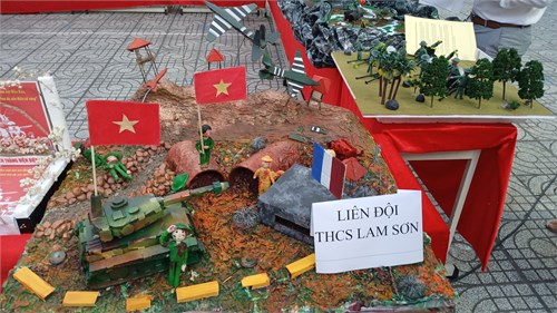 Liên đội tham gia Hội thi thiết kế mô hình Chiến thắng Điện Biên Phủ đạt giải ba