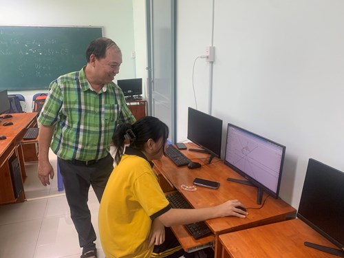 Sinh hoạt câu lạc bộ Toán - Tin ứng dụng: Khám Phá Hình Học Không Gian Với Phần Mềm Geogebra