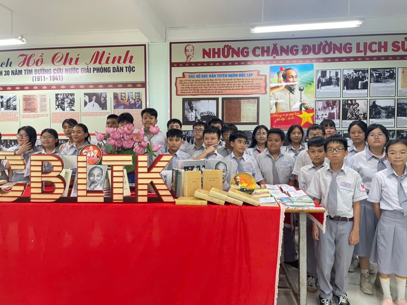 Học Sinh Khối 7 Trường THCS Lý Thường Kiệt Học Tập Ngoại Khóa Tại Không Gian Văn Hóa Hồ Chí Minh