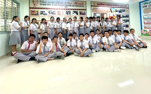 Học Sinh Khối 8 Trường THCS Lý Thường Kiệt Tham Quan, Học Tập Ngoại Khóa Tại Không Gian Văn Hóa Hồ Chí Minh