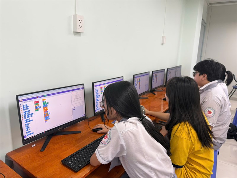 Hoạt Động Câu Lạc Bộ Toán – Tin Ứng Dụng