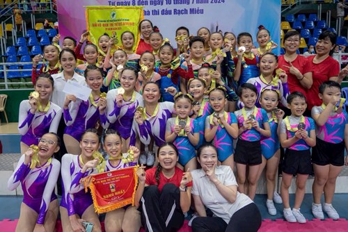 Chúc mừng học sinh trường Minh Đức cùng đội tuyển Aerobic Quận 1 đạt Giải Nhì toàn đoàn  Giải Vô Địch Thể Thao Aerobic Thành Phố Hồ Chí Minh  năm 2024