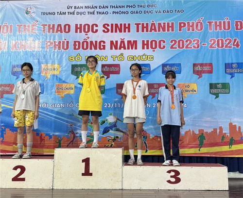 Đội tuyển học sinh môn đẩy gậy của trường THCS Ngô Chí Quốc tham gia hội khỏe Phù Đổng cấp TP.Thủ Đức đạt 1 huy chương BẠC và 2 huy chương Đồng.