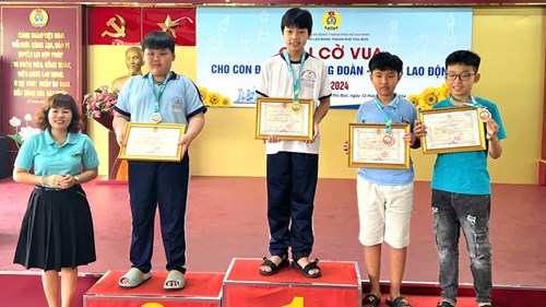 Trường THCS Ngô Chí Quốc chúc mừng em Hoàng Minh Khôi lớp 6A5 đạt huy chương bạc hội thi “Giải cờ vua” dành cho con Đoàn viên Công Đoàn, người lao động năm 2024.