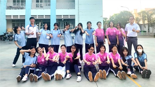 Đội hình thi kéo co của trường THCS Ngô Chí Quốc tham dự đại hội hội khỏe Phù Đổng cấp TP.Thủ Đức năm học 2023-2024