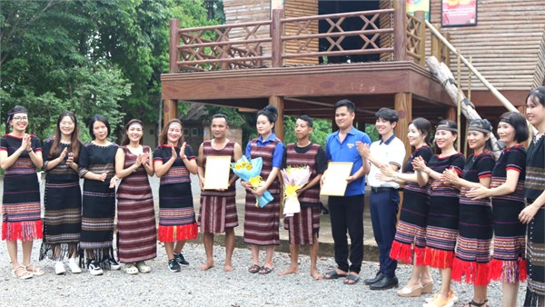 “Hội thi tìm hiểu về trang phục truyền thống các dân tộc thiểu số” Thành phố Thủ Đức năm 2024 Đơn vị dự thi: Trường THCS Ngô Chí Quốc