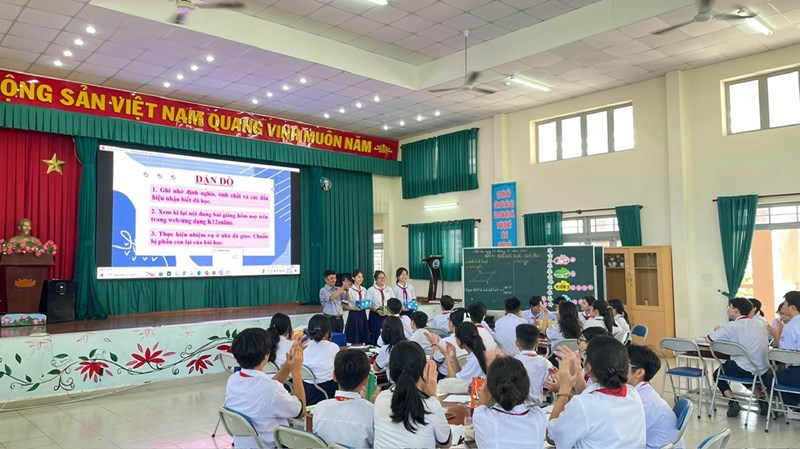 Tiết thao giảng và báo cáo chuyên đề - tháng 11
“chuyên đề đổi mới phương pháp kiểm tra đánh giá môn toán ở bậc thcs”