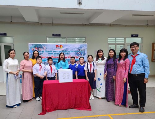 Trường THCS Nguyễn Huệ lan tỏa yêu thương – Hướng về đồng bào miền Trung thân yêu