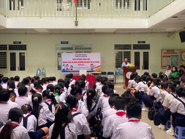 Trường THCS Nguyễn Huệ chung tay hướng về miền Bắc thân yêu