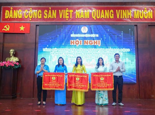Tập Thể Công Đoàn Cơ Sở Trường THCS Nguyễn Huệ Được Liên Đoàn Lao Động TP.HCM Tặng Cờ Thi Đua Năm Học 2023 - 2024.