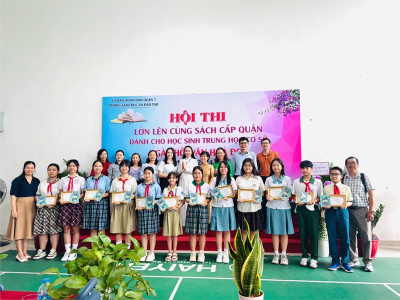 Hội thi “Lớn lên cùng sách” và ngày hội “Văn hóa đọc” năm học 2024 – 2025.