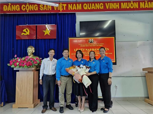 Lễ kết nap đảng viên cho đoàn viên ưu tú Nguyễn Ngọc Quỳnh Như