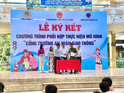 Lễ ký kết chương trình thực hiện mô hình “ Cổng trường an toàn giao thông 