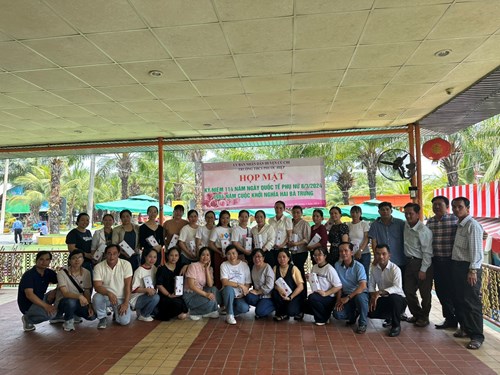 Họp mặt kỷ niệm ngày quốc tế phụ nữ 8/3