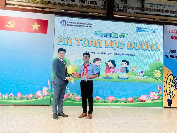 Hoạt động trải nghiệm hướng nghiệp chào cờ tuần 6